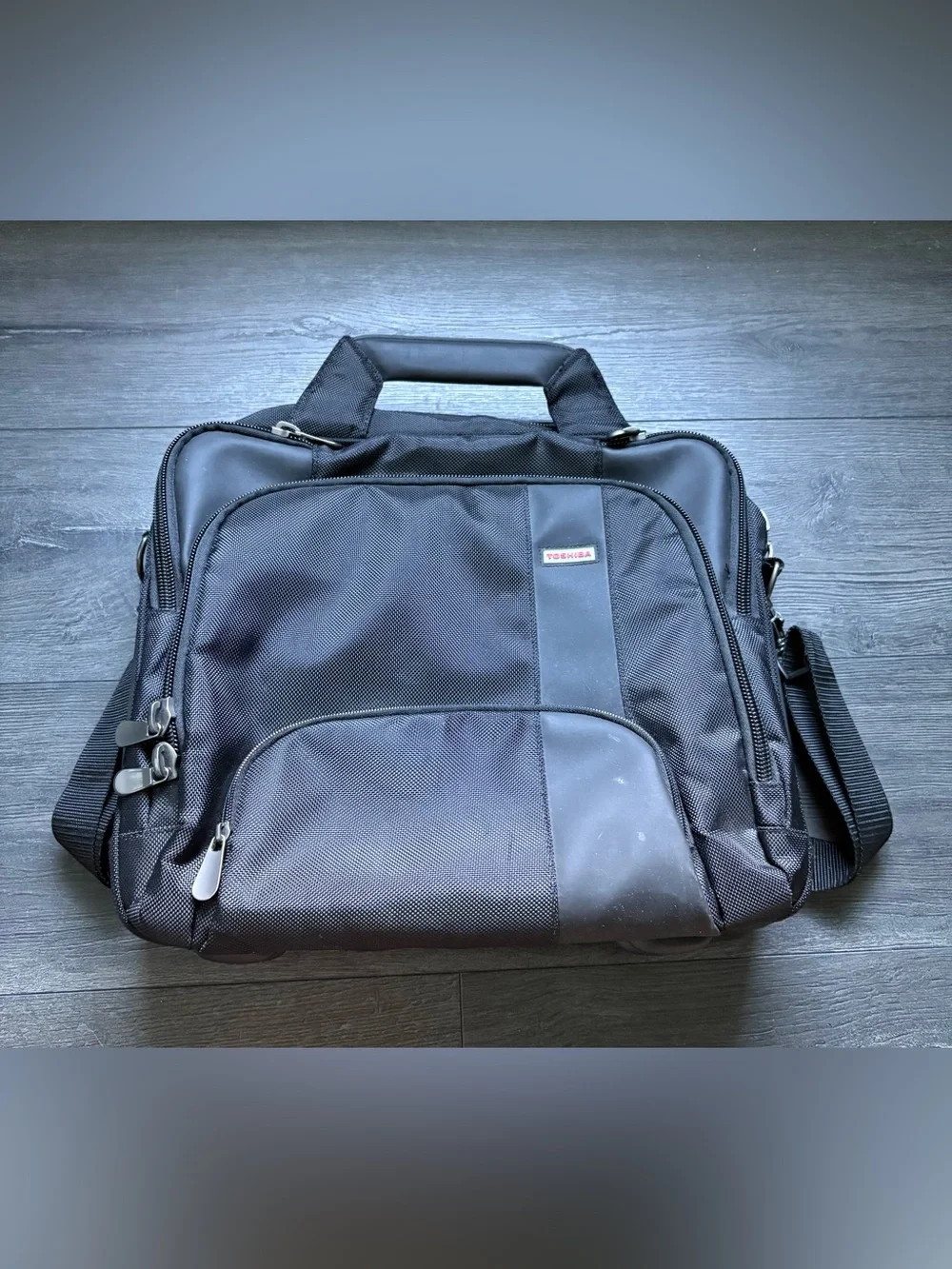 Toshiba Black Laptop Messenger Bag Shoulder Strap Multiple Pockets Travel Career